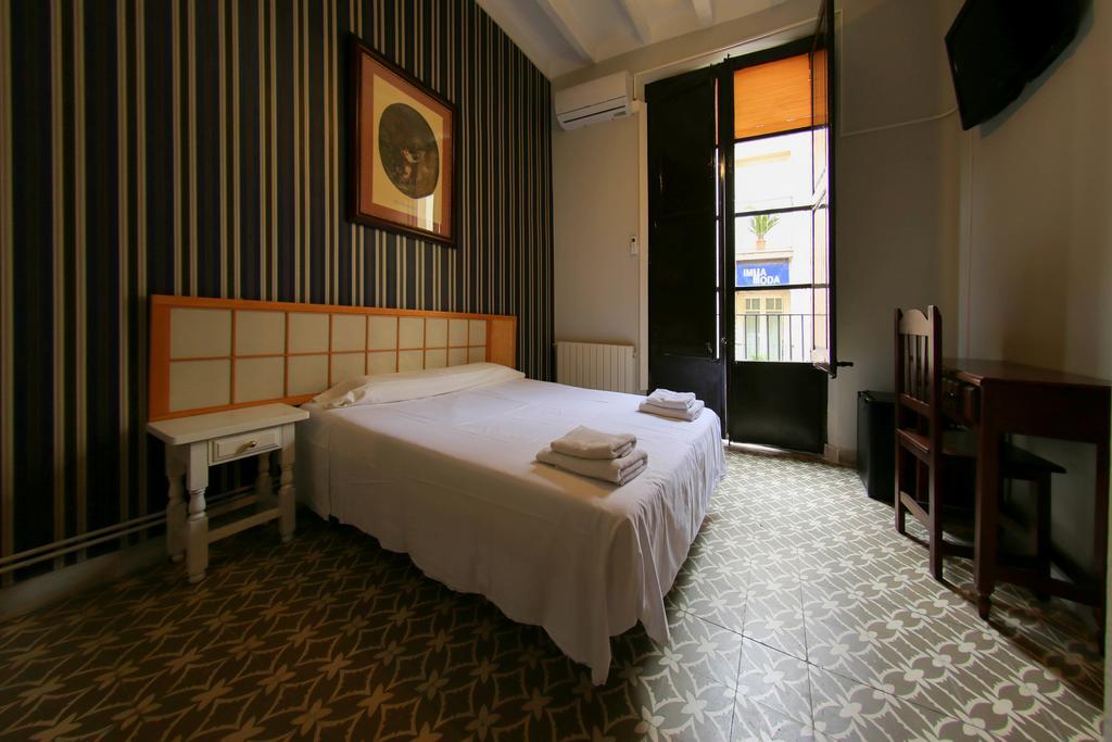 Hostal Santa Teresa Reus Exterior photo