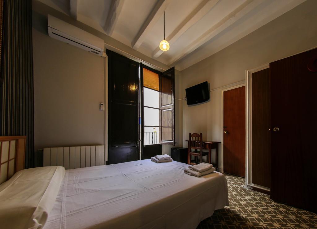 Hostal Santa Teresa Reus Exterior photo