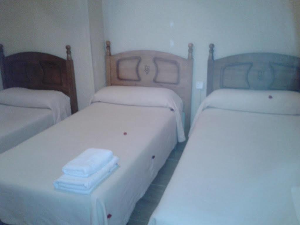 Hostal Santa Teresa Reus Exterior photo